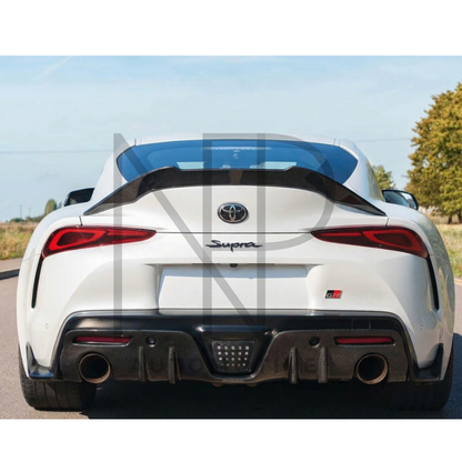 SPOILER POSTERIORE V2 STYLE CARBONIO PRE PREG TOYOTA SUPRA A90