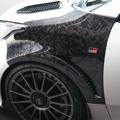 PARAFANGHI ANTERIORI VENTILATI IN FIBRA DI CARBONIO FORGIATO TOYOTA YARIS GR MK1 MK2
